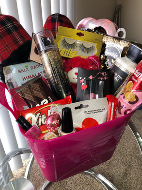 Women’s Pink Valentine’s Day Basket